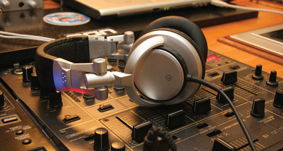 DJ